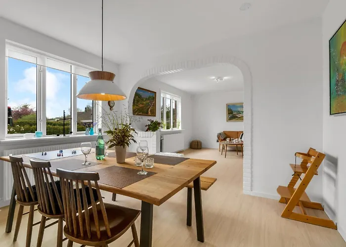 Сasa de vacaciones Lovely In With Kitchen